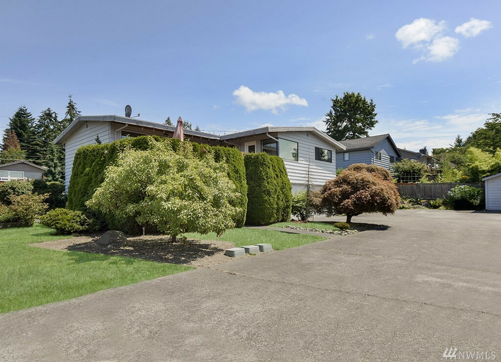 Property Photo:  17705 3rd Place SW  WA 98166 