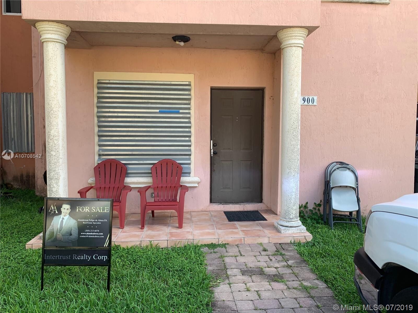 Property Photo: 900 SW 6th Ct FL 33034