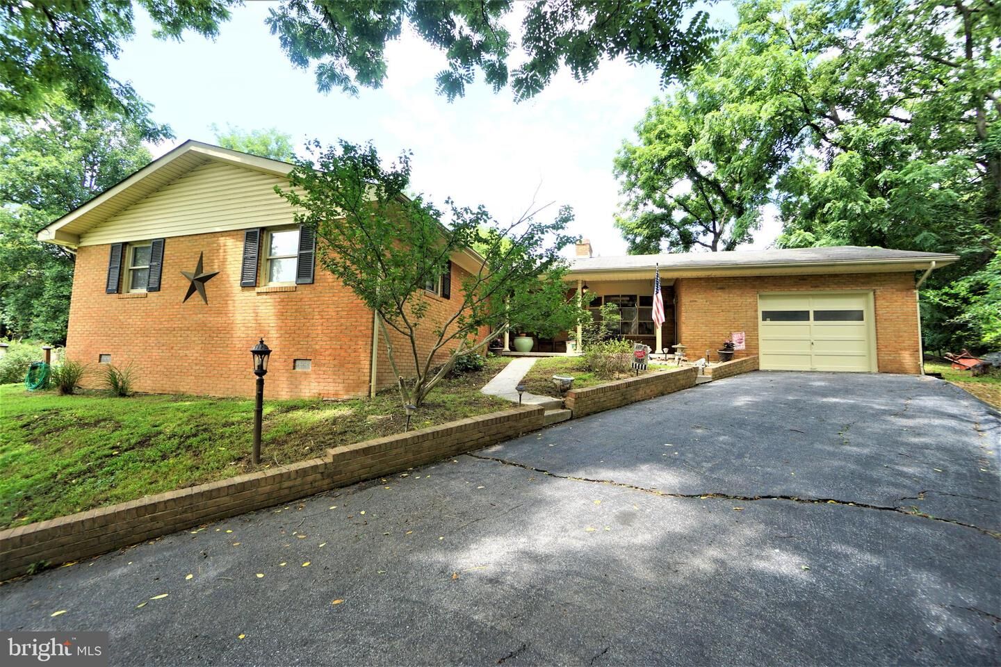 Property Photo:  327 Walker Street  VA 22601