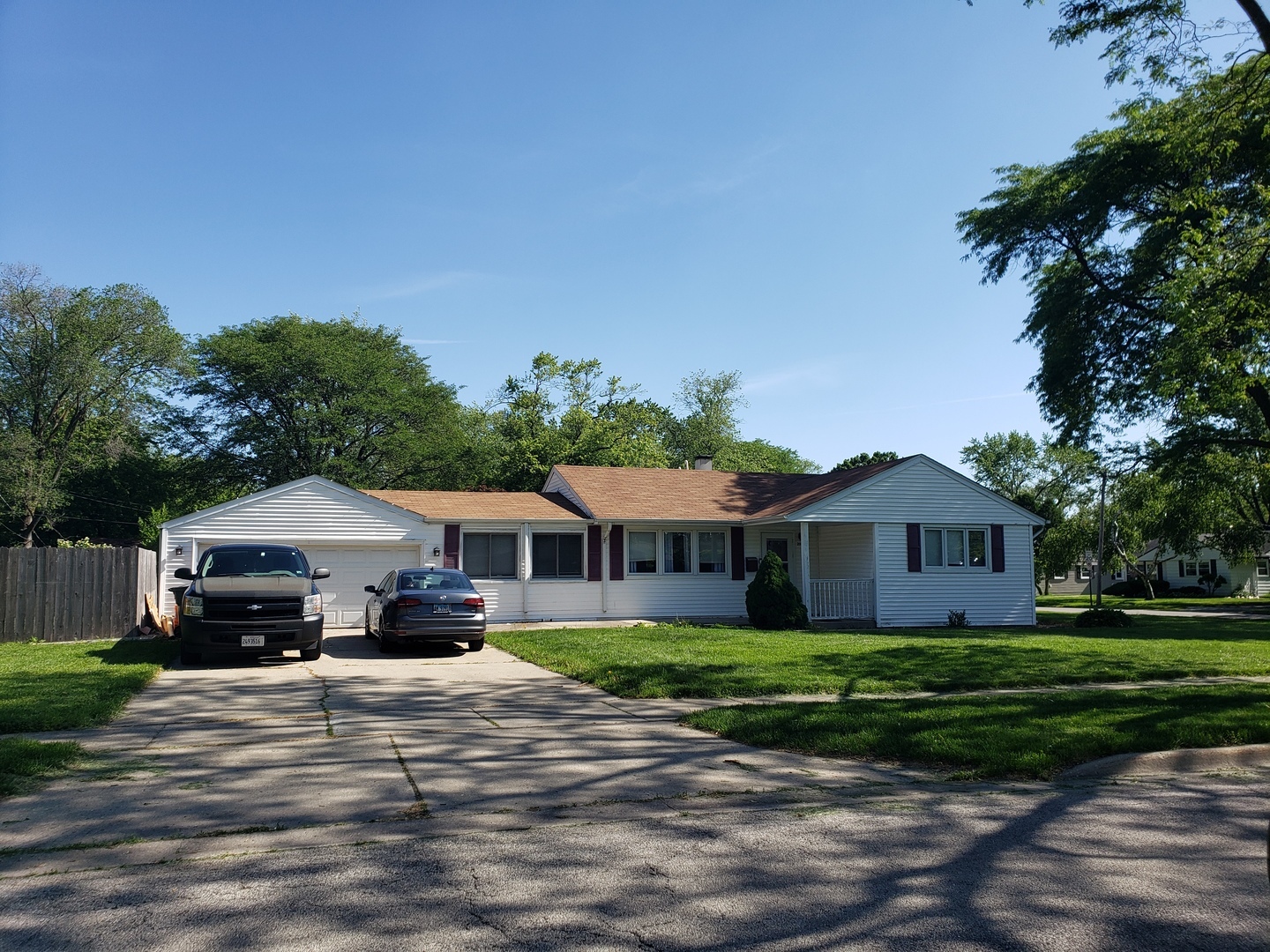 Property Photo:  2100 Grouse Lane  IL 60008 