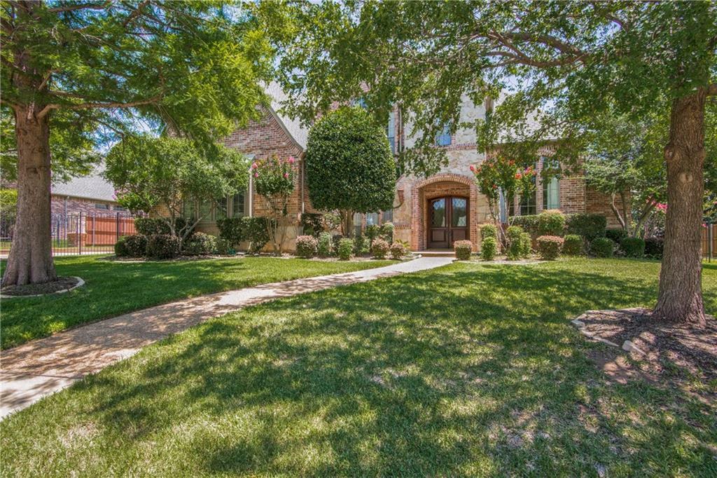Property Photo: 1214 Lorraine Court TX 76092