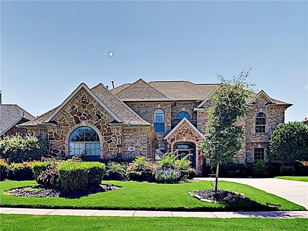 Property Photo: 701 Braxton Court TX 75071