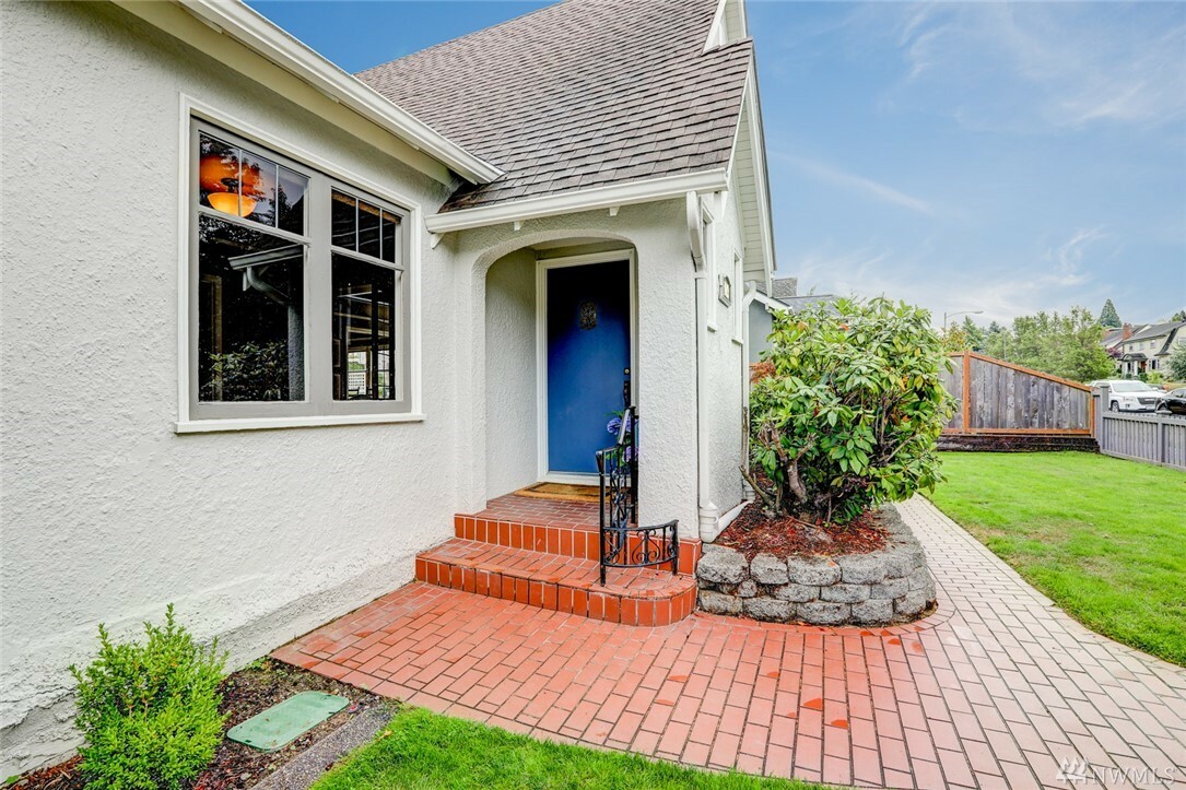 Property Photo:  1019 N Tacoma Ave  WA 98403 