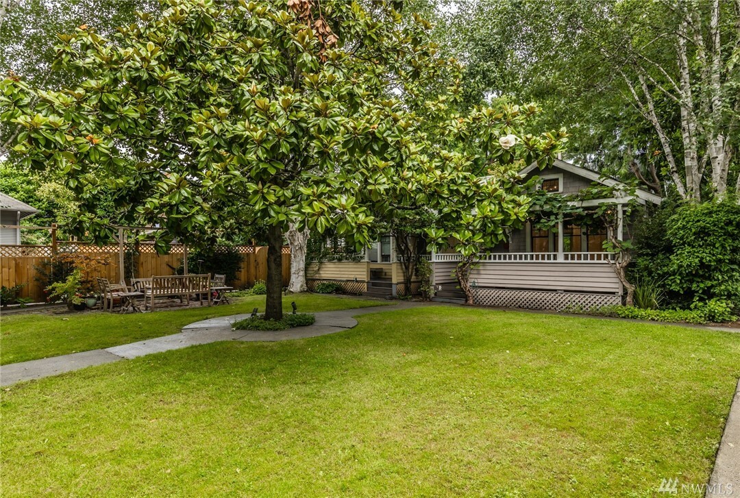 Property Photo:  2120 E Pine St  WA 98122 