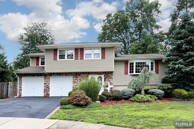 Property Photo:  2 Scott Court  NJ 07630 