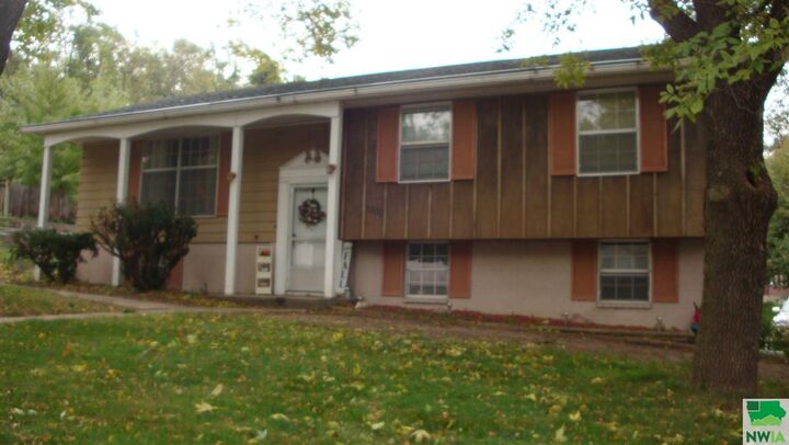 1700 Indian Hills Drive  Sioux City IA 51104 photo