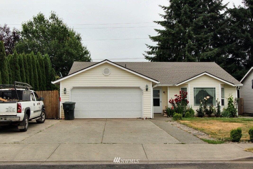 Property Photo:  105 Wilshire Way  WA 98626 