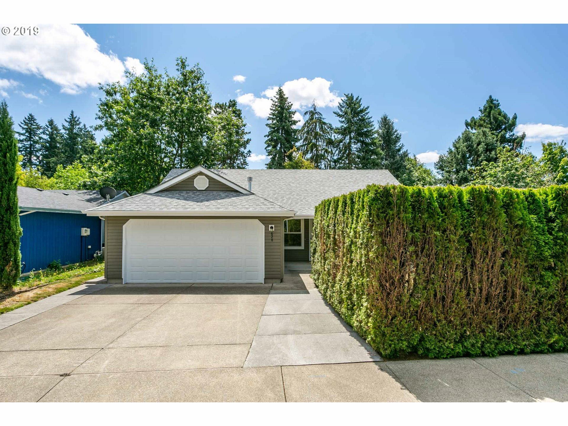 Property Photo:  628 SE Alder Ct  OR 97123 