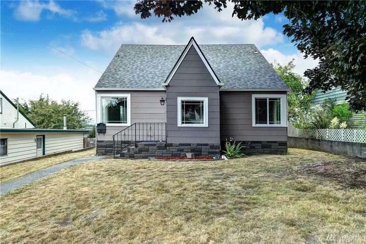 Property Photo:  209 E Cedar Street  WA 98273 
