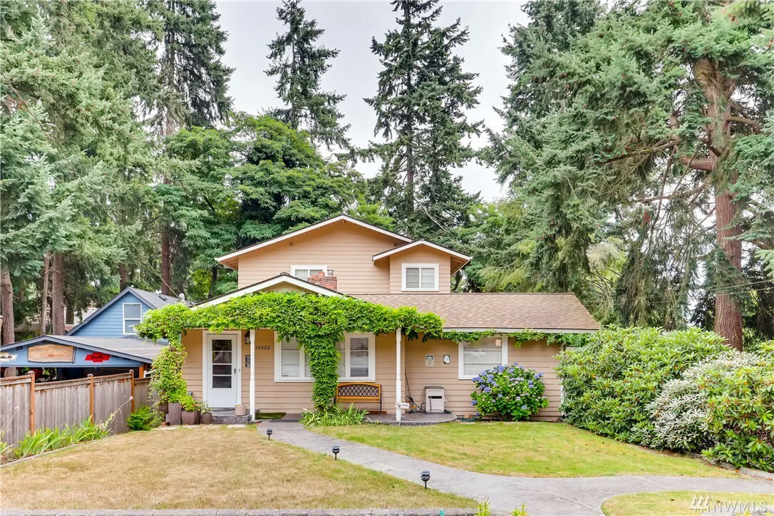 Property Photo: 15526 Interlake Ave N WA 98133