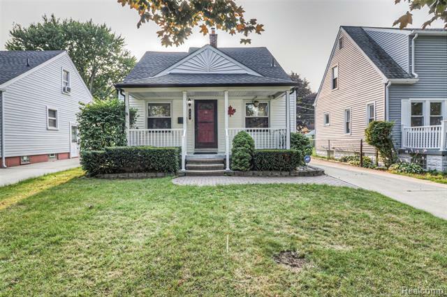 Property Photo:  824 N Edison Avenue  MI 48067 