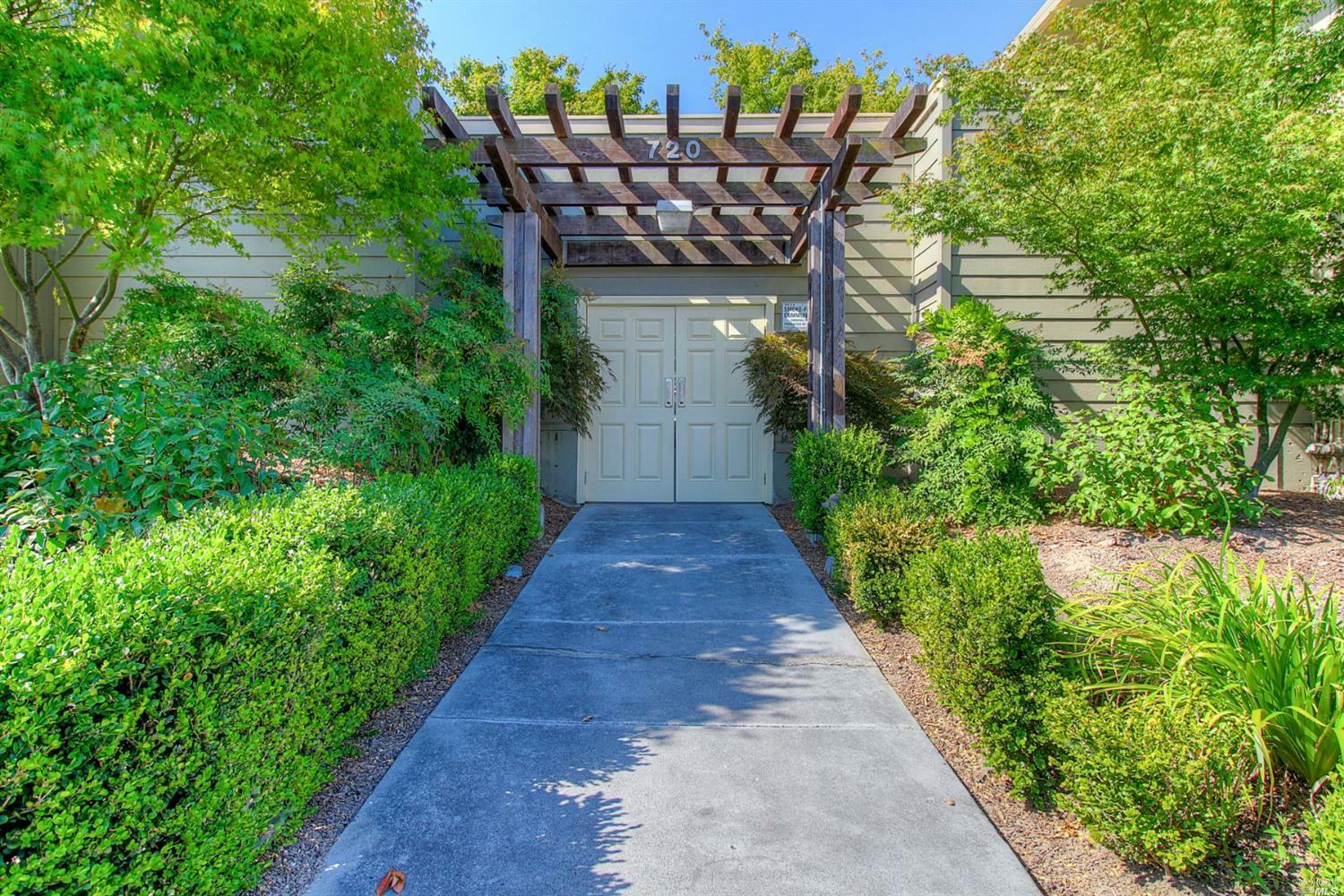 Property Photo:  720 Petaluma Boulevard 2  CA 94952 