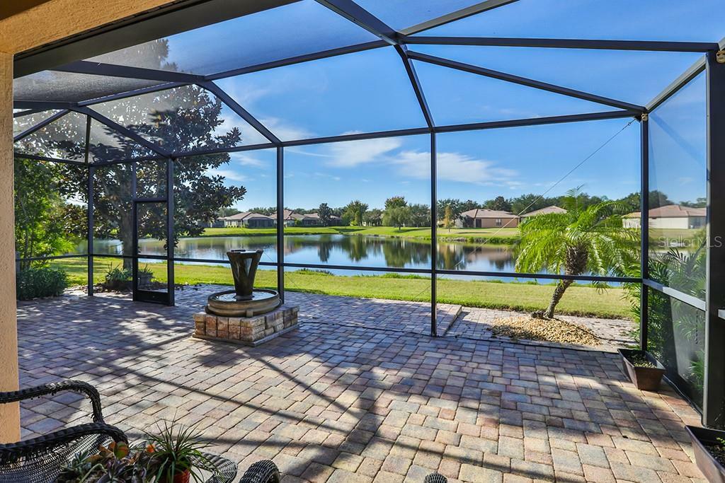 Property Photo:  212 Silver Falls Drive  FL 33572 