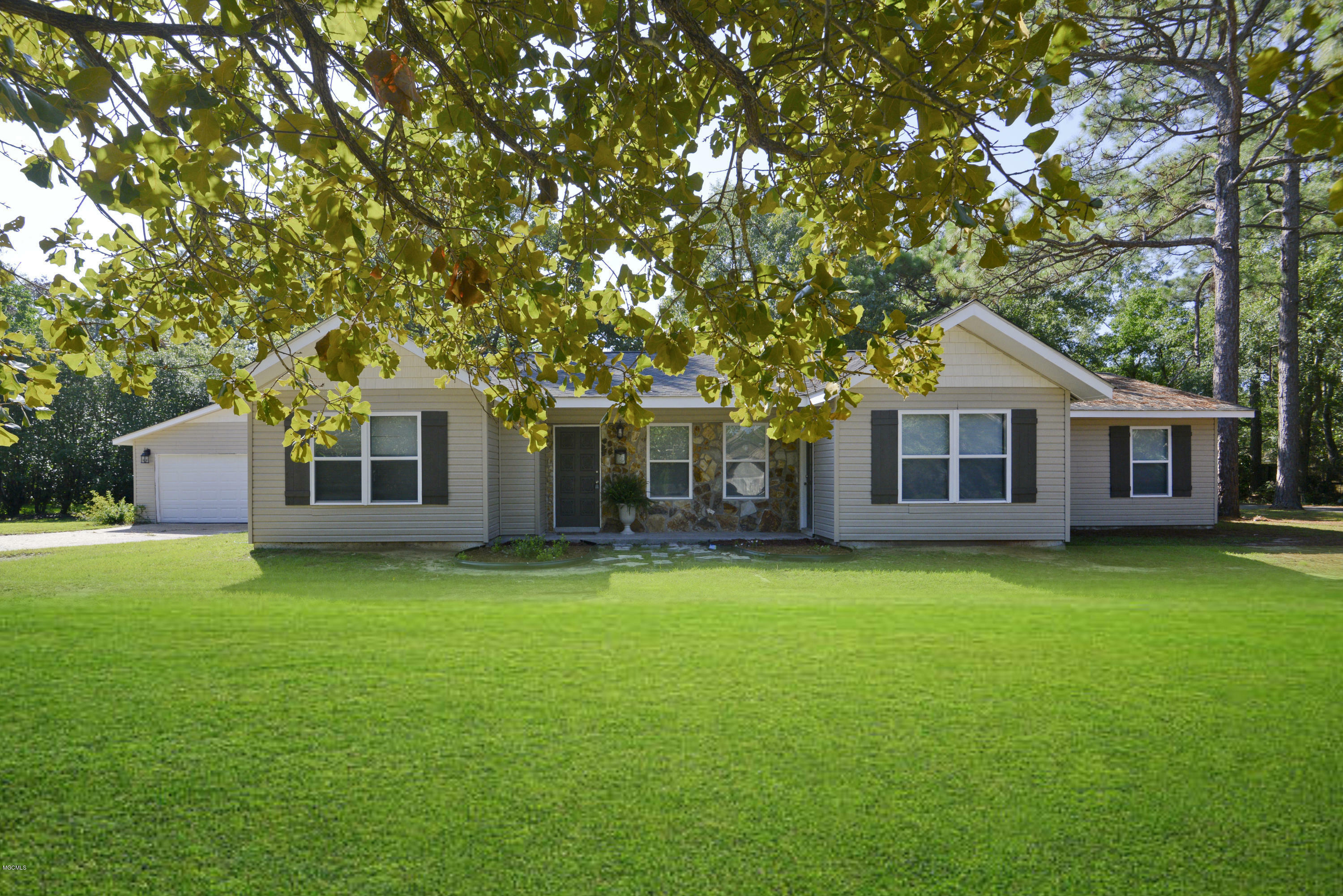 Property Photo:  1412 Valargo Court  MS 39553 