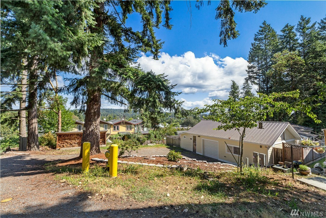 Property Photo:  1012 Park St  WA 98250 