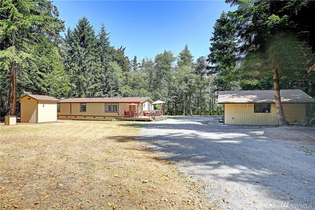 Property Photo: 122 W Mountain View Rd WA 98282