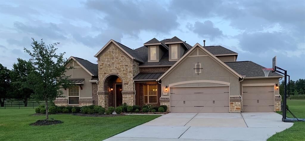 Property Photo: 2715 Silverstone Way TX 77304