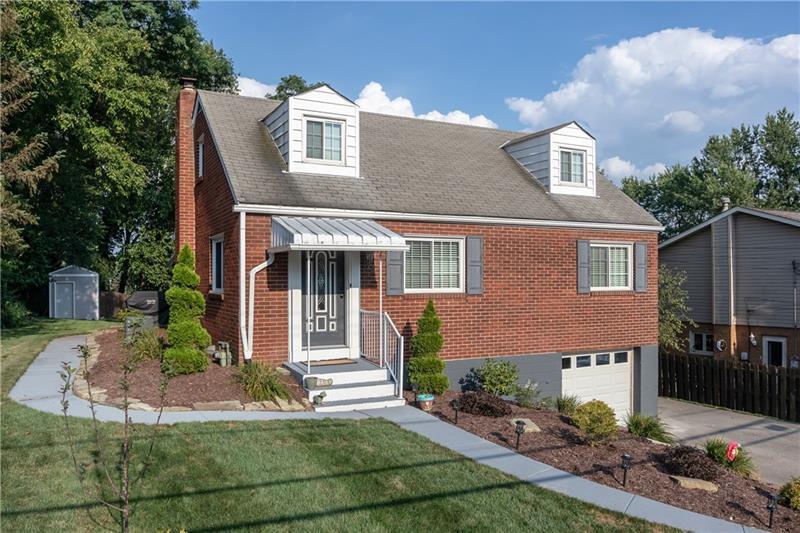 Property Photo:  124 Elmwood Dr  PA 15116 