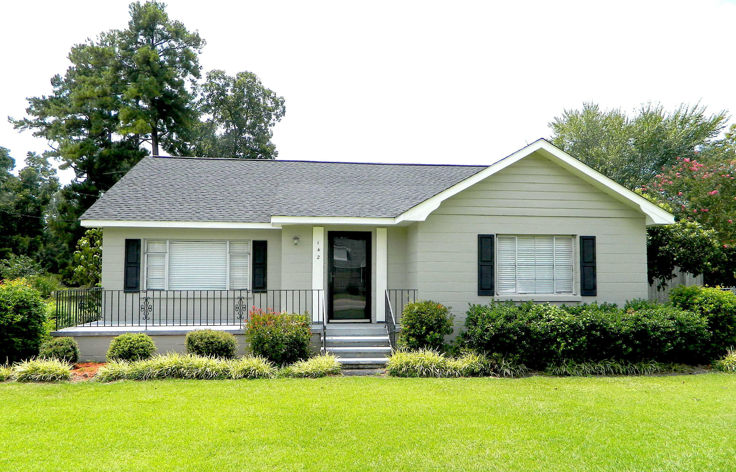 Property Photo: 142 E Main Street SC 29448