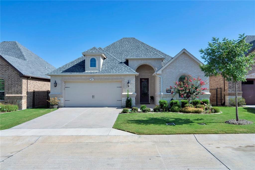 Property Photo: 733 Elysee Lane TX 76248