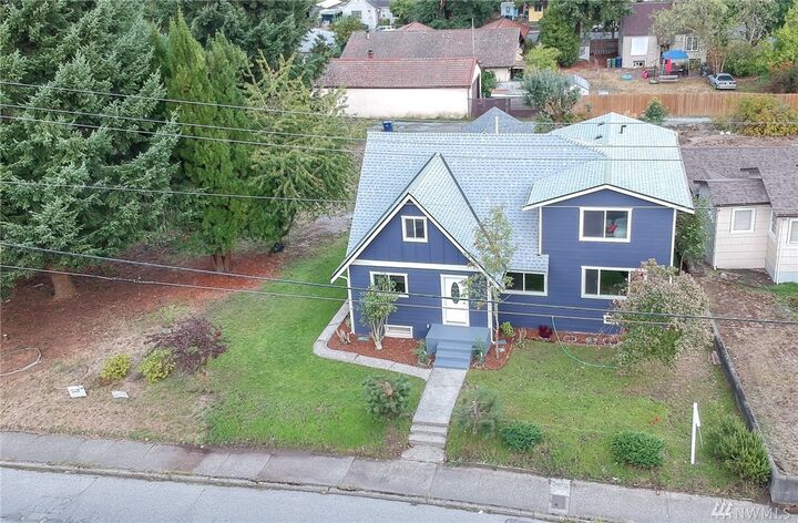 Property Photo:  208 M St NE  WA 98002 