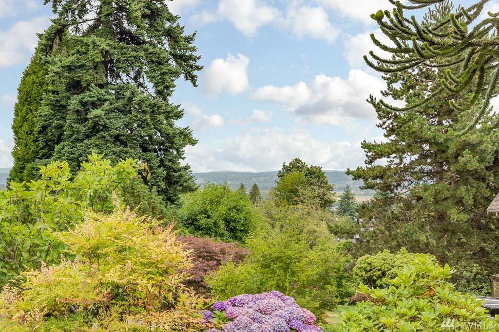Property Photo:  4208 Olive St  WA 98203 