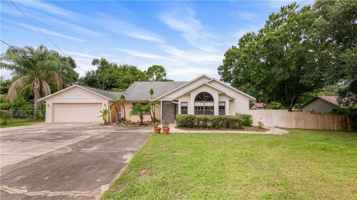 Property Photo:  807 S Galena Avenue  FL 34715 