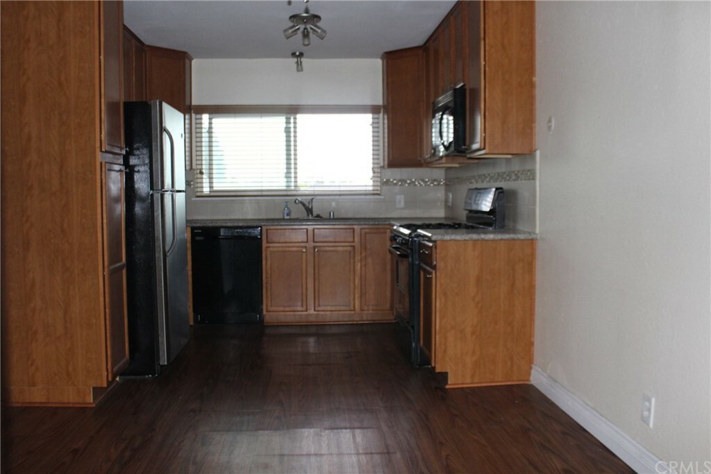 Property Photo:  1850 W Greenleaf Avenue K  CA 92801 