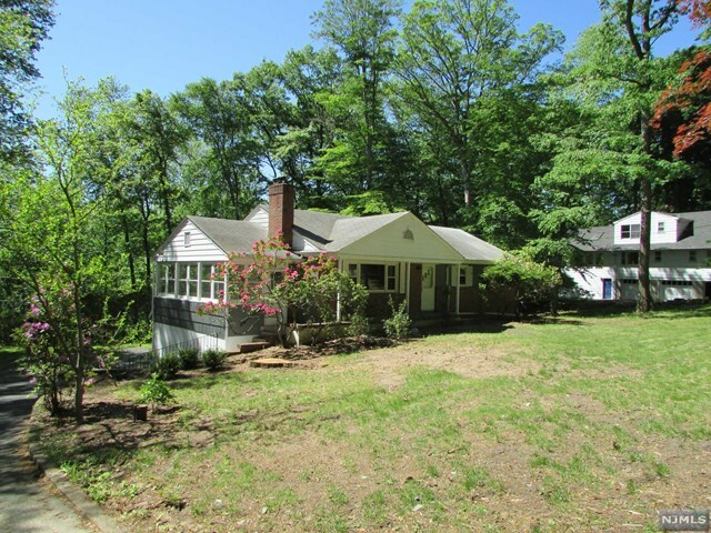 Property Photo:  31 Lilline Lane  NJ 07458 