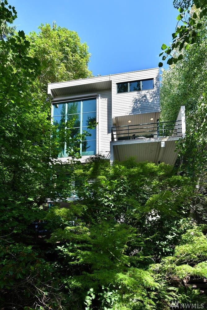 642 32nd Ave E  Seattle WA 98112 photo