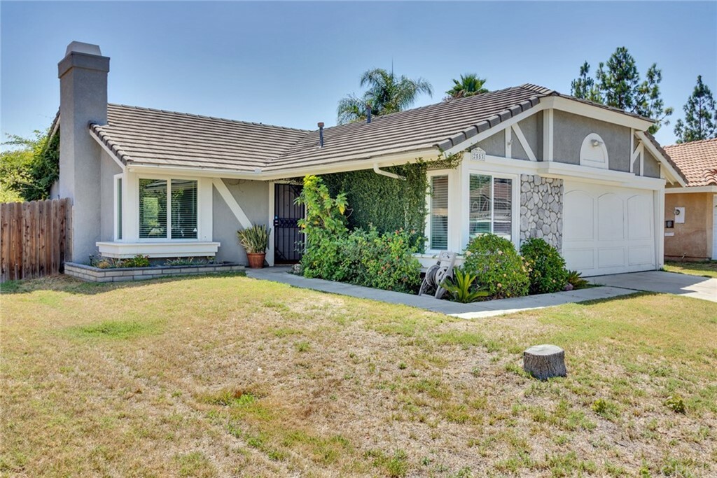 Property Photo:  2553 Waterford Court  CA 92408 