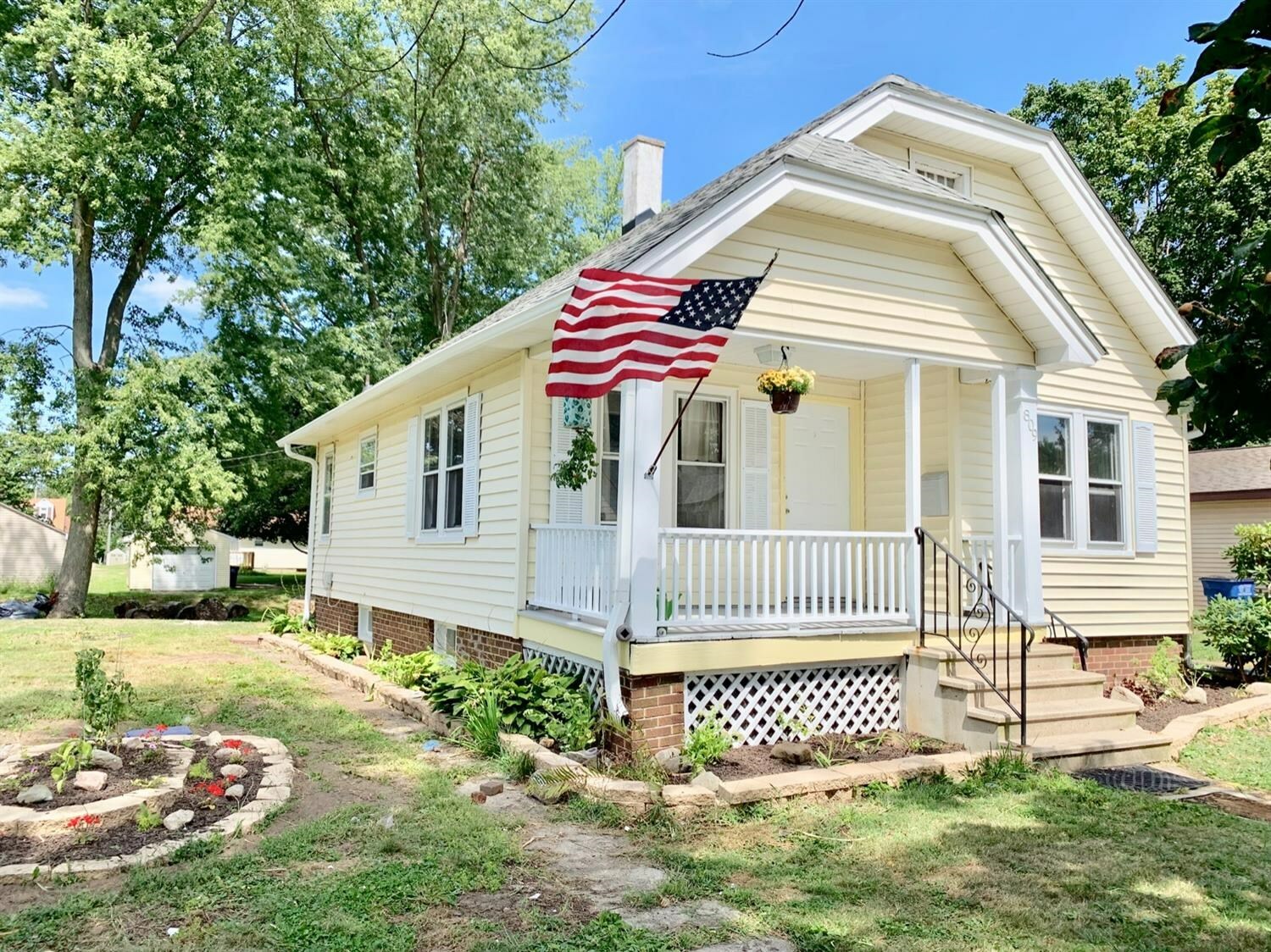 Property Photo:  809 Tecumseh Street  IN 46350 