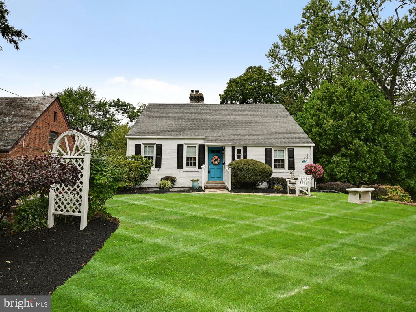 Property Photo:  132 W Upper Ferry Road  NJ 08628 