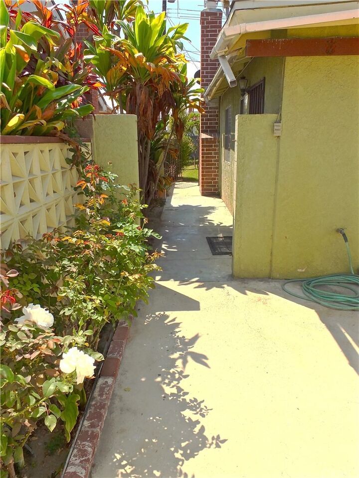 Property Photo:  1818 E 214th Street  CA 90745 