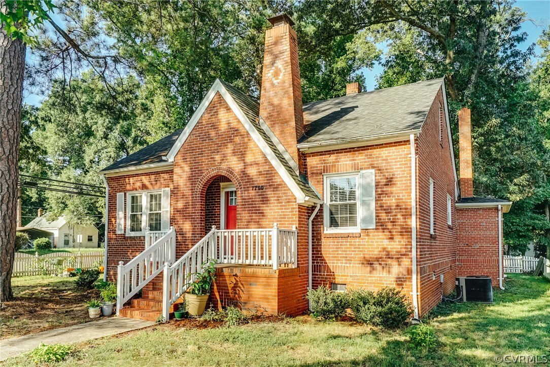 Property Photo: 7700 Chamberlayne Avenue VA 23227