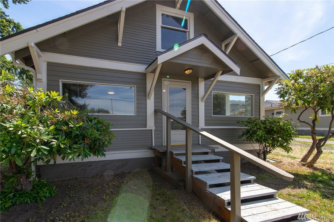 Property Photo:  3110 Orleans St  WA 98226 