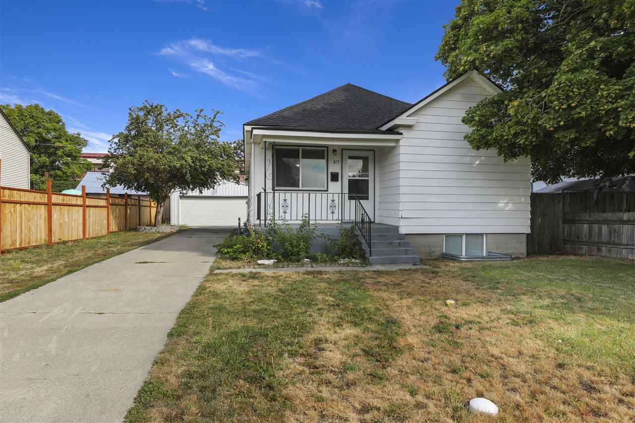 Property Photo:  817 E Gordon Ave  WA 99207 