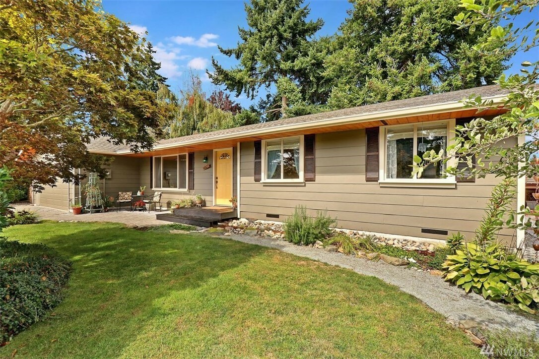 Property Photo:  4827 103rd Place SW  WA 98275 