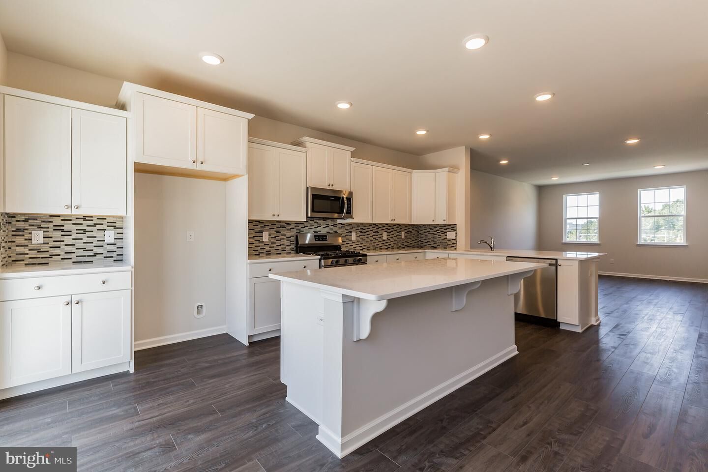 Property Photo:  8 Ravenna Lane  NJ 08054 