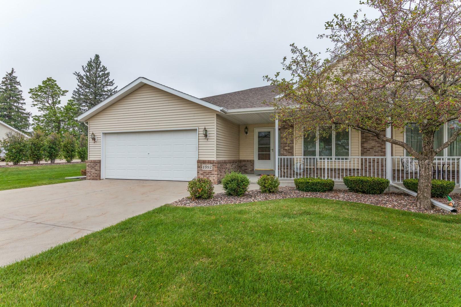 Property Photo: 1592 Morning Glory Dr WI 53027