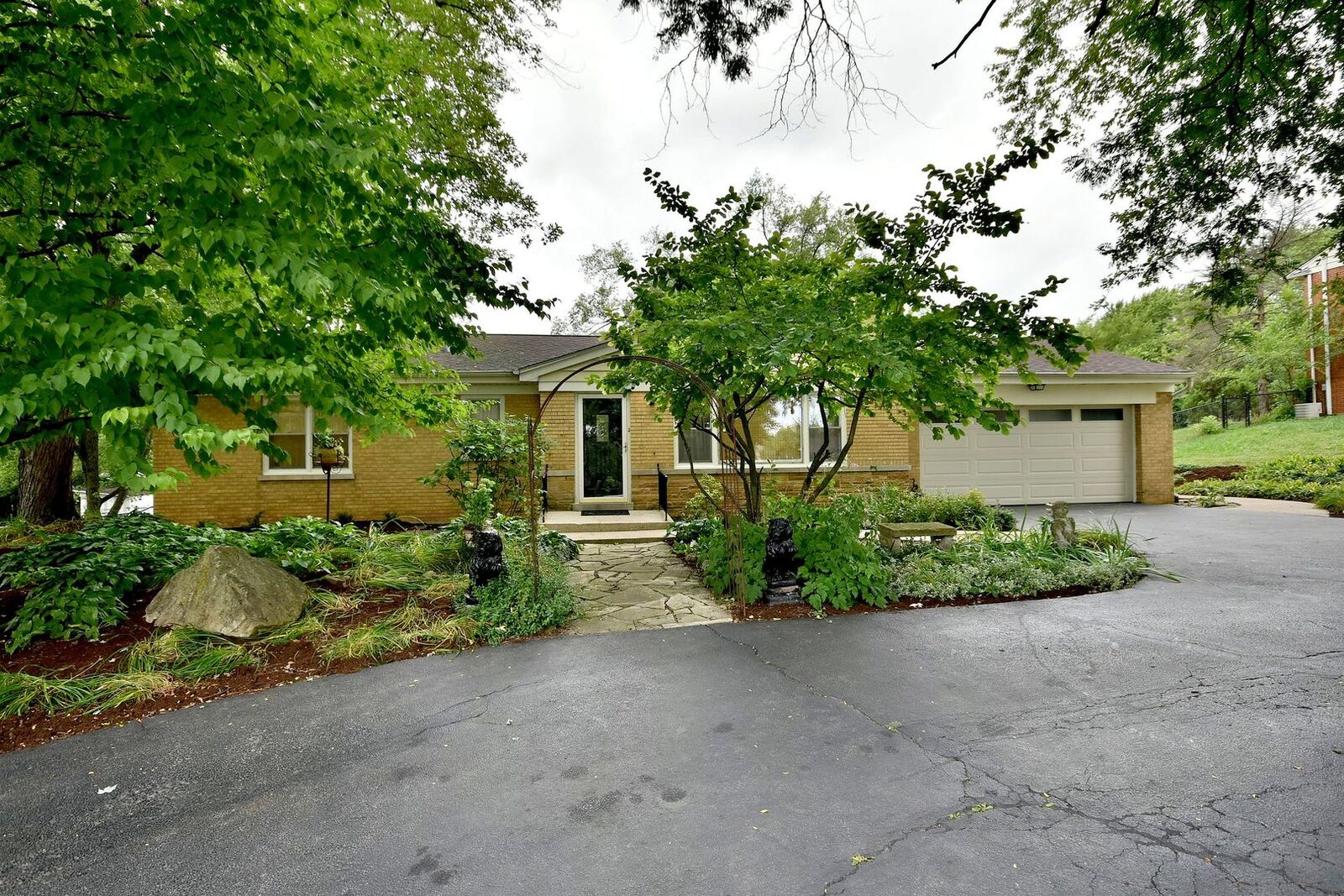 Property Photo:  3S154 Park Boulevard  IL 60137 