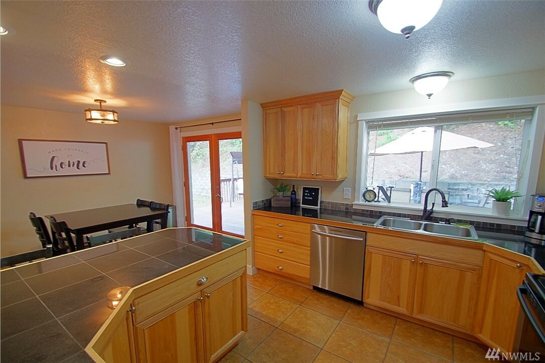 Property Photo: 8106 181st Ave E WA 98391