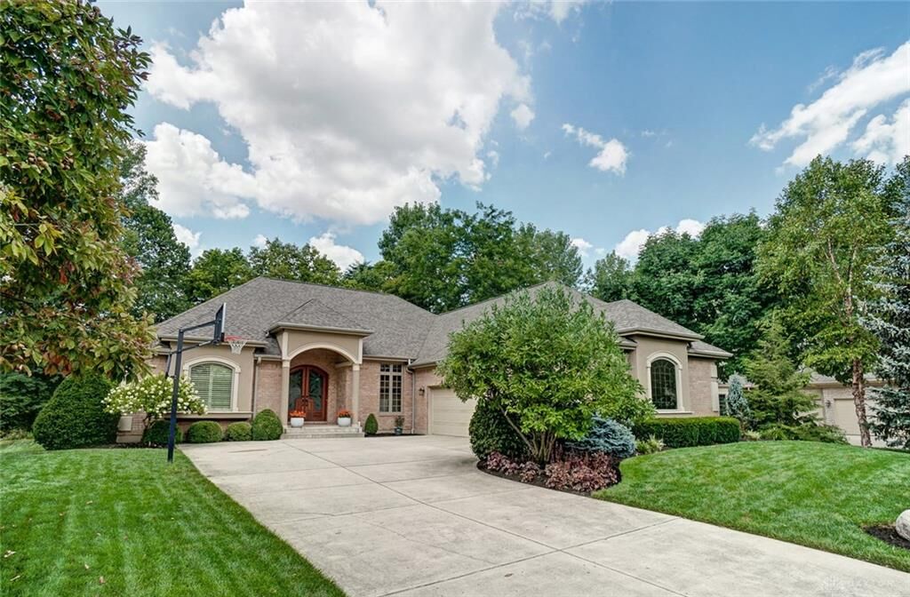 Property Photo: 9801 Country Creek Way OH 45458