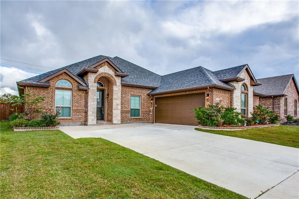 Property Photo:  2940 Cayuga Lane  TX 75054 