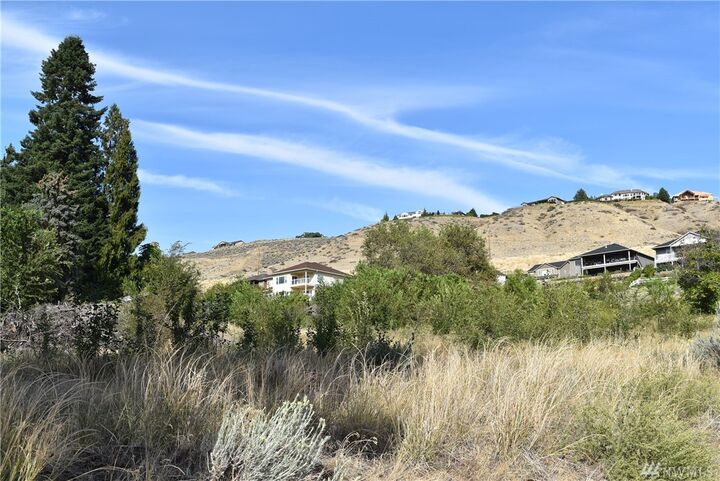 Property Photo:  2533 N Baker Ave  WA 98802 