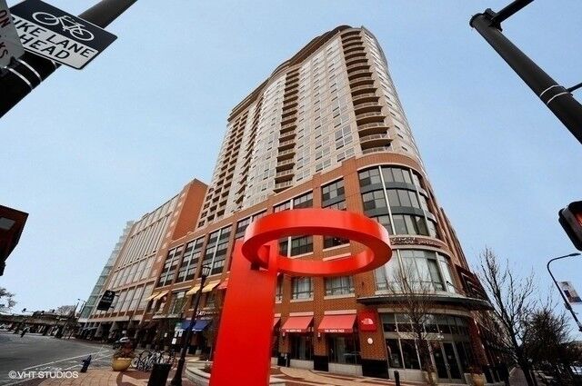 Property Photo: 807 Davis Street 1106 IL 60201