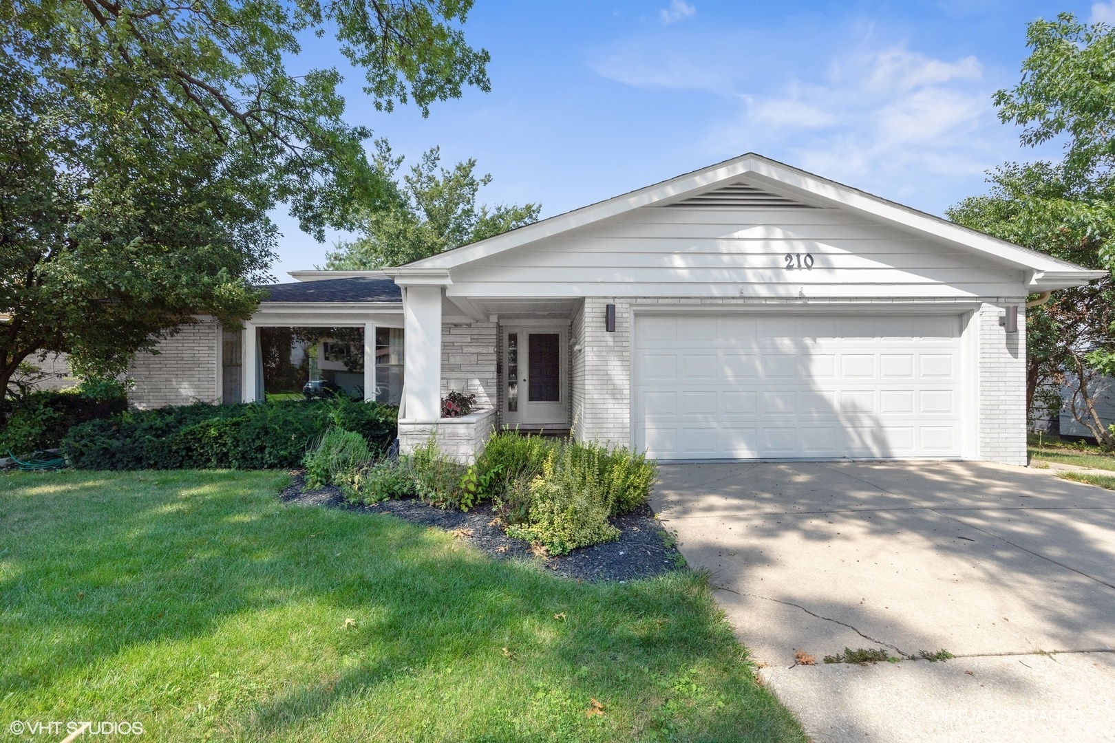 Property Photo: 210 51st Place IL 60558
