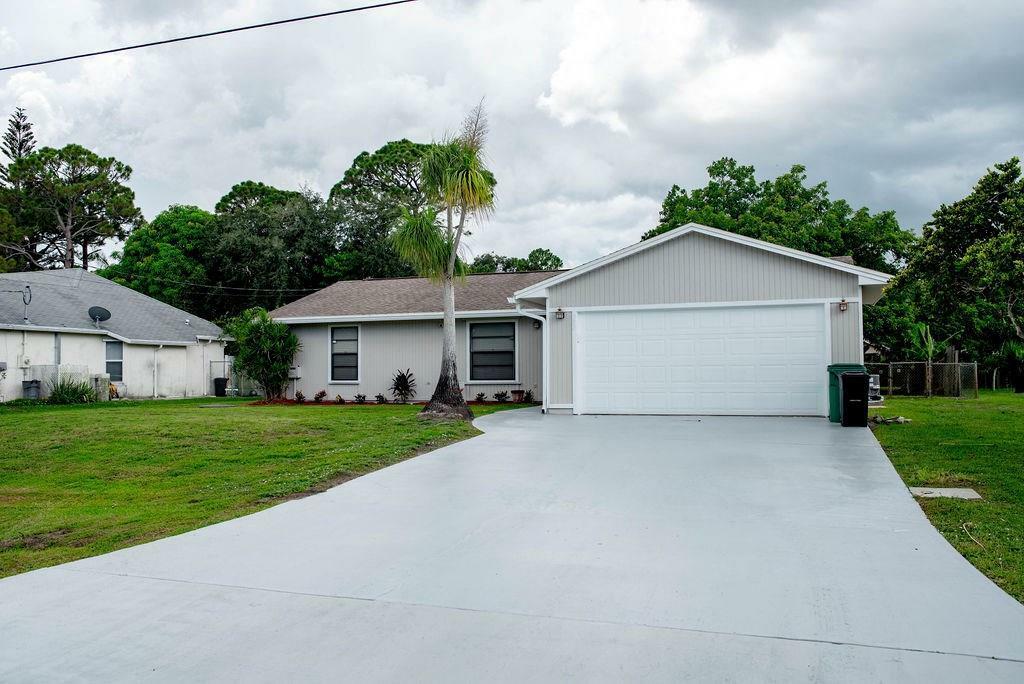 Property Photo:  782 NW Avens Street  FL 34983 