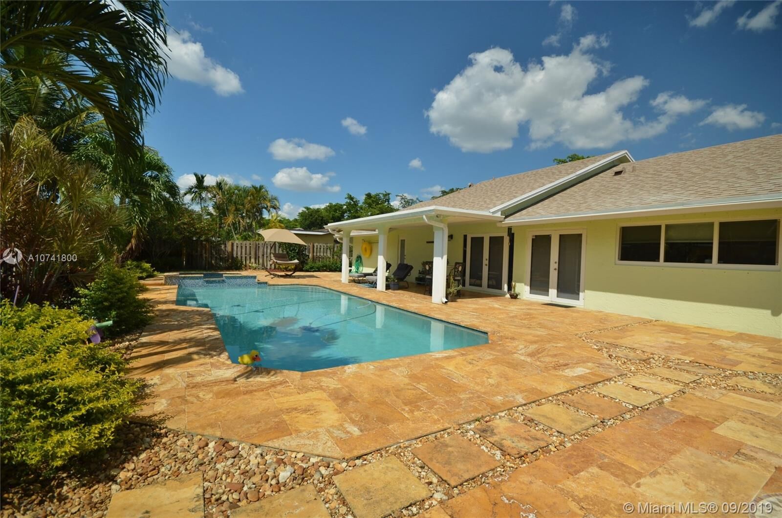 Property Photo: 5015 SW 104th Ave FL 33328