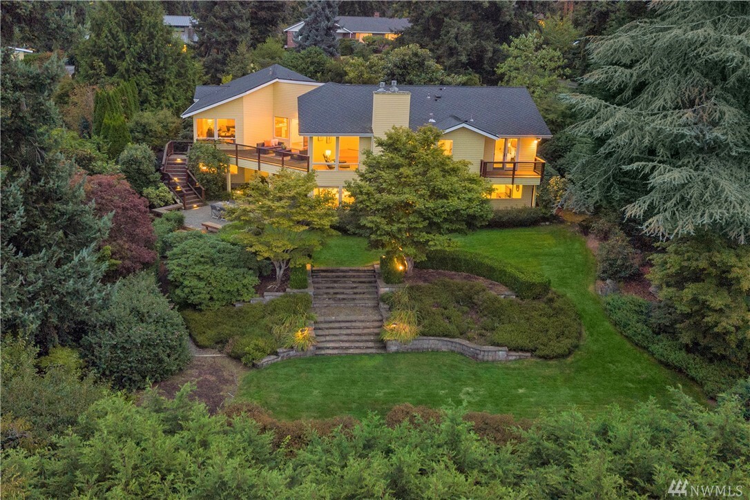 Property Photo: 2635 90th Avenue NE WA 98004